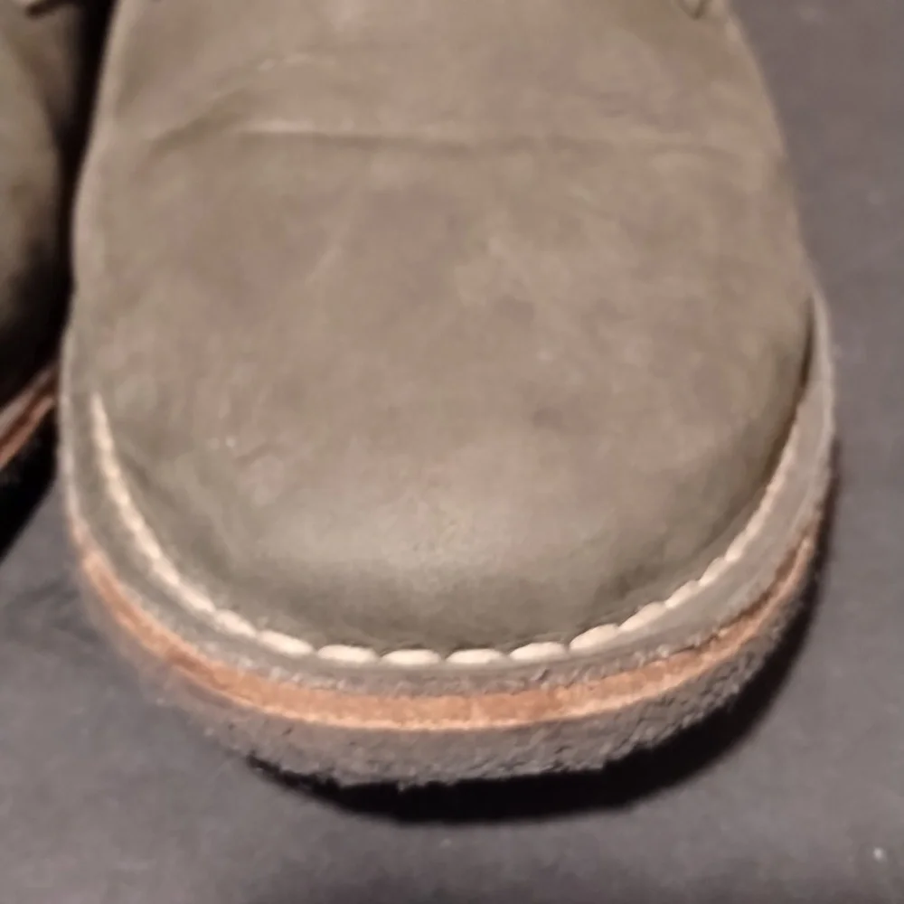 Murphy Donnelson Sheepskin men's gray Suede Chukka Boot Sz 9 Good condition